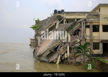 Santé l'upazila de Naria la construction de complexes dans le district de Shariatpur Padma va dans la rivière. Shariatpur, Bangladesh Banque D'Images