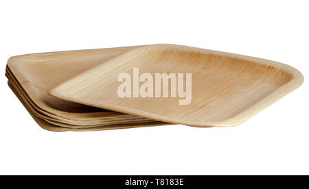 Jetable, compostable, ecologique, respectueux de l'environnement, la feuille de palmier en bois plaques sur fond blanc Banque D'Images