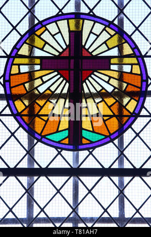 Croix. Vitrail. Eglise Notre-Dame de l'Assomption. Cordon. Banque D'Images