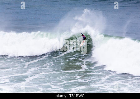 Bells Beach, Torquay/Australie - Avril 27, 2019 : Courtney Conlogue gagner sur Malia Manuel au Rip Curl Pro la finale des femmes de la Ligue mondiale de Surf à Bel Banque D'Images