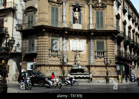 Partie de la Quattro Canti dans le centre historique de Palerme, Sicile Banque D'Images