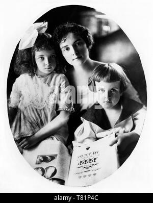 Anne Dallas Dudley avec ses enfants, 1921 Banque D'Images