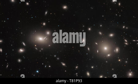 Globular Clusters au sein de l'amas de Coma Banque D'Images