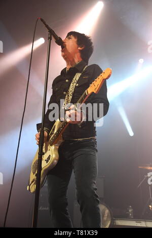 Chanteur, auteur-compositeur et guitariste Johnny Marr est montré sur scène pendant un concert live l'apparence. Banque D'Images