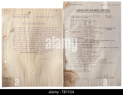 Victoire aérienne et rapports de combat. Six classeurs avec victoire aérienne des rapports, rapports de combat et des déclarations de témoins pour tous les 150 victoires aériennes Gollob. Des documents historiques pour une évaluation de l'histoire militaire. Tous les rapports avec les signatures manuscrites par Gollob et témoins, parmi lesquels de nombreux autographes de l'aile de Gollob camarades, tels Walther Dahl (feuilles de chêne), Werner Lucas (RK), Walter Ohlrogge (RK), Leopold Münster (Oak L 20e siècle, Editorial-Use-seulement Banque D'Images