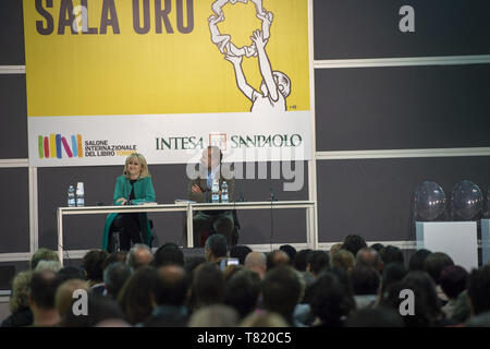 Luciana Littizzetto, Vittorio Leli également connu sous le nom de Vic, invité au cours de la XXXII Foire internationale du livre de Turin du Lingotto Fiere de Turin, en Italie. (Photo de Antonio Polia / Pacific Press) Banque D'Images