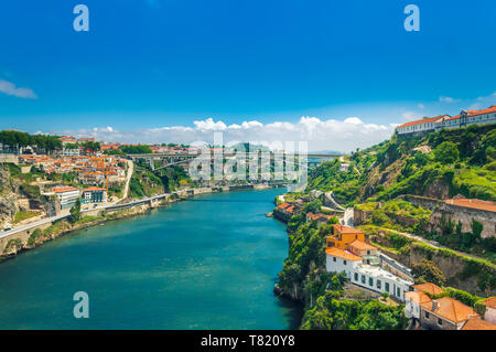 Porto, Portugal : Ponte Infante D. Henriques pont sur la rivière Duoro connexion de Vila Nova de Gaia et Porto Ribeira Banque D'Images