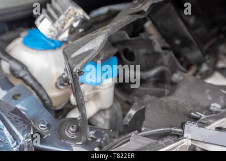 Volkswagen Golf. Accident de voiture et de détails. Accident de voiture sur la tête. Accident de voiture de police et l'arrière-plan. Banque D'Images