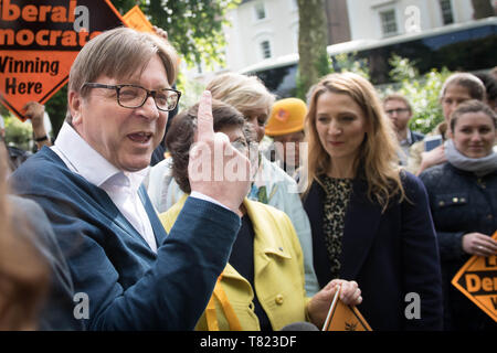 Le Parlement européen le coordonnateur du Brexit Guy Verhofstadt (à gauche) avec la campagne leader Libdem Sir Vince Cable à Londres pendant leur campagne électorale de l'UE. Banque D'Images