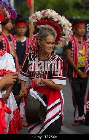 Kaamulan est d'un mois de festival ethnique qui a lieu chaque année dans la province de Bukidnon, Mindanao, Philippines du Sud.20 municipalités et deux villes qui Banque D'Images