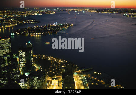 Vue depuis le World Trade Center de New York Harbor et de la pointe de Manhattan, 1996, NEW YORK, USA Banque D'Images