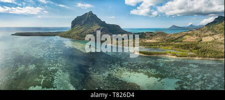L'Ile Maurice, Rivière Noire, le Morne Brabant, inscrite au Patrimoine Mondial de l'UNESCO (vue aérienne) Banque D'Images