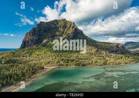 L'Ile Maurice, Rivière Noire, le Morne Brabant, inscrite au Patrimoine Mondial de l'UNESCO (vue aérienne) Banque D'Images
