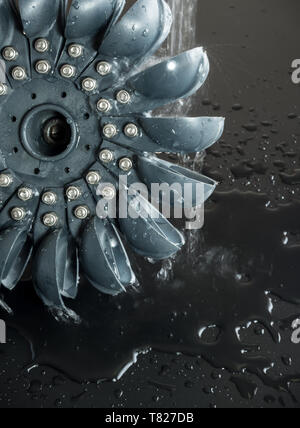 L'eau Pelton turbine pour produire de l'électricité par l'énergie hydraulique avec de l'eau Banque D'Images