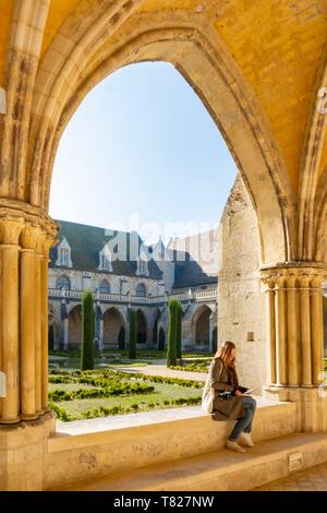 France, Val d'Oise, Asnieres sur Oise, l'abbaye cistercienne de Royaumont, le cloître Banque D'Images