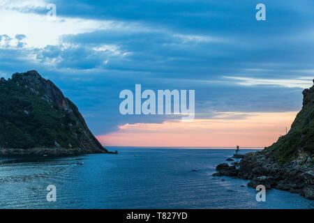 L'Espagne, Guipuzkoa, Bask country, Pasaia, Coucher de soleil sur l'embouchure de Pasaïa Banque D'Images