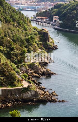 L'Espagne, Guipuzkoa, Bask country, Pasaia, marcher le long de la falaise, à l'embouchure de Pasaïa Banque D'Images