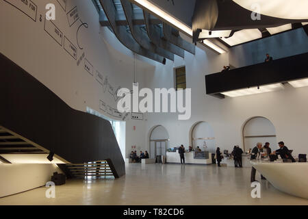 ROME, ITALIE - 5 janvier 2019 : l'intérieur MAXXI, Musée des Arts du xxie siècle par l'architecte anglo-irakienne Zaha Hadid Banque D'Images