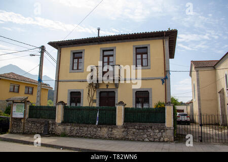 Porrua, Asturias, Espagne - 0421 2019 : Maison du village Banque D'Images