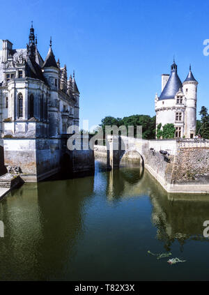 Le Château de Chenonceaux, dans la vallée de la Loire avec sur la droite la tour de guet, est construit sur le Cher. Département Indre et Loire.France. Banque D'Images