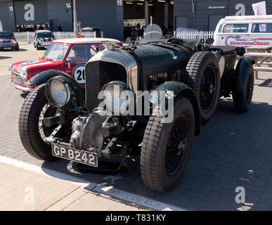 Un livre vert, 1931 Bentley Pre-War surpresseur sur écran, en face de l'aile, au cours de la Journée des médias classique Silverstone 2019 Banque D'Images