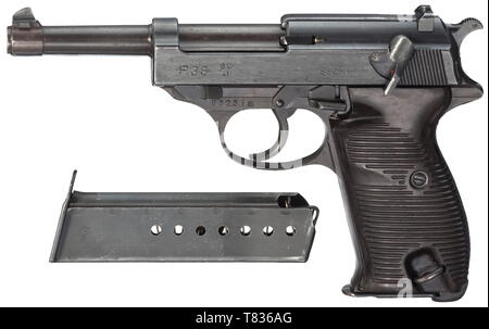 Un Walther P 38, code 'ac 41' soi-disant 3ème modèle, cal. 9 mm parabellum, no 8325i. Les numéros correspondants. Alésage lumineux. Acceptation/eagle 359 on main- et sur toutes les petites pièces. Fini d'origine, de couleur prune légèrement sur le fût et bâti de crosse. Des traces d'utilisation, en partie légèrement taché. Poignée en bakélite marron foncé panneaux. Le numéro correspondant et le numéro correspondant du magazine magazine de rechange, les deux avec double eagle acceptation/359. Avec ses deux paires de contrepartie des magazines c'est une rare de collection en très bon à près de l'état neuf. Erwerbsscheinpflicht Additional-Rights Clearance-Info,--Not-Available Banque D'Images