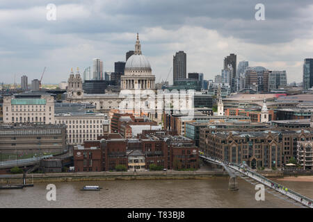 Ariel vue sur la Cathédrale St Paul à Londres, en Angleterre. Banque D'Images