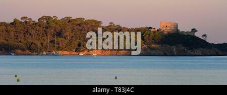 La France, Var, Iles d'Hyères, Parc National de Port Cros (parc national de Port Cros), île de Porquerolles, l'Alycastre Fort et Bay Banque D'Images