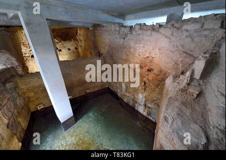 La France, Var, Fréjus, Forum Julii, la crypte de l'étang et de son système d'approvisionnement en eau datant de l'époque romaine, le bassin du filtre Banque D'Images