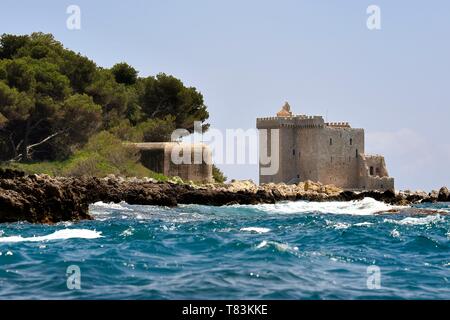 France, Alpes Maritimes, îles de Lérins, l'île Saint Honorat, l'abbaye de Lérins, ancien monastère fortifié soulevées en 1073 Banque D'Images