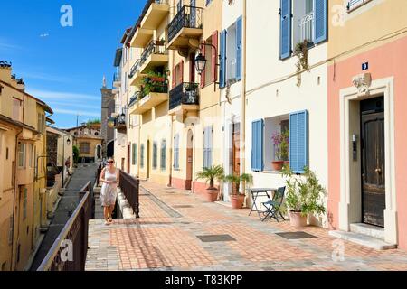 France, Alpes Maritimes, Cannes, la vieille ville du Suquet, premiere rue du Barri Banque D'Images