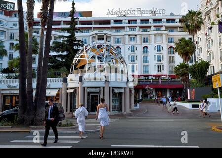 France, Alpes Maritimes, Cannes, l'hôtel Majestic du groupe Barriere sur le boulevard de la Croisette, le nageur revenir Banque D'Images