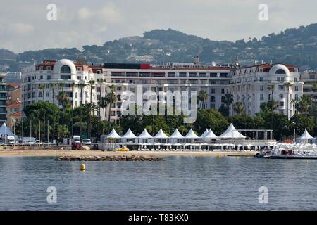 France, Alpes Maritimes, Cannes, l'hôtel Majestic du groupe Barriere sur le boulevard de la Croisette Banque D'Images