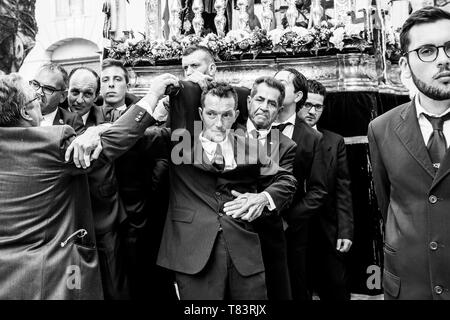 TRAPANI, ITALIE - 19-20 Aprile 2019 - Les mystères de Trapani est une longue procession de 24 heures avec vingt flotteurs de réalisme des scènes de la Passion Banque D'Images