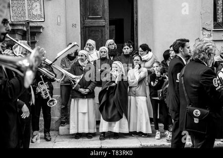 TRAPANI, ITALIE - 19-20 Aprile 2019 - Les mystères de Trapani est une longue procession de 24 heures avec vingt flotteurs de réalisme des scènes de la Passion Banque D'Images