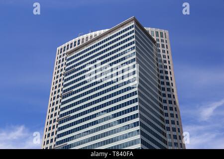 Varsovie, Pologne - 19 juin 2016 : le centre financier de Varsovie, immeuble de bureaux à la Pologne. Les locataires de l'immeuble : Google Pologne, Bloomberg, JP Morgan Banque D'Images