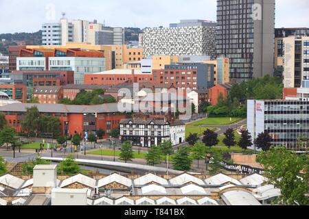 SHEFFIELD, UK - 10 juillet 2016 : sur les toits de la ville de Sheffield, Yorkshire, UK. Sheffield est la 6ème plus grande ville du Royaume-Uni, avec une population de 529 541. Banque D'Images