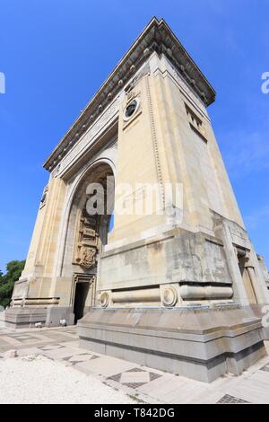 Bucarest, capitale de la Roumanie. Arcul de Triumf - Arc de triomphe, symbole de l'indépendance. Banque D'Images