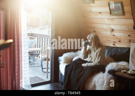 Woman on sofa at home Banque D'Images