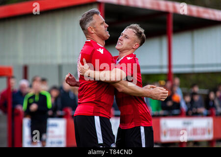 Lee Trundle en action comme Trefelin BGC gagner (promotion de la division 3 avec une victoire 5-1 sur Ynysygerwn à Ynys Park le 10 mai Banque D'Images