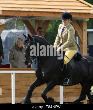 Windsor, Royaume-Uni. Le 11 mai, 2019. Sa Majesté la reine assiste à Royal Windsor Horse Show sur les quatre jours du salon pour regarder son cheval Balmoral Mandarin concurrence Crédit : Maureen McLean/Alamy Live News Banque D'Images