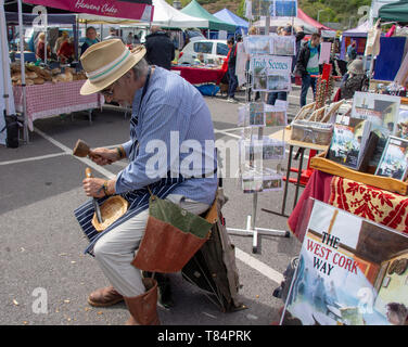 Skibbereen, l'Irlande, le 11 mai 2019, Ian Bailey le premier suspect dans un procès pour meurtre français bientôt se tenir à Paris travailler à son échoppe de marché en Irlande de Skibbereen. Aphperspective crédit/ Alamy Live News