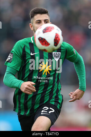 11 mai 2019, en Rhénanie du Nord-Westphalie, Münster : Soccer : 3e ligue, 37e journée, la Prusse Münster - Karlsruher SC dans le stade de Prusse. Münster Moritz Heinrich ressemble à la boule. Photo : Friso Gentsch/dpa Banque D'Images