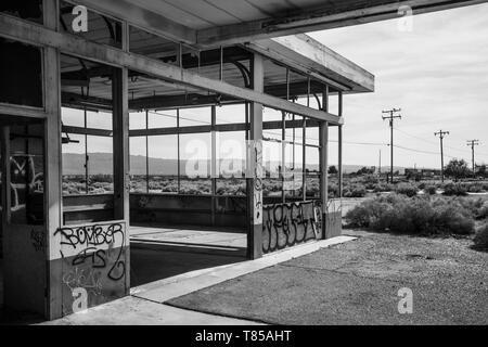 La station d'essence abandonnés, Yermo, California, United States of America Banque D'Images