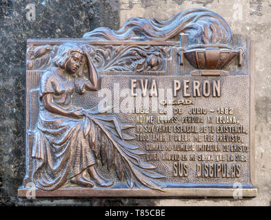 Plaque sur la tombe d'Eva Peron dans le Cementerio de la Recoleta (Cimetière) de la Recoleta, Buenos Aires, Argentine Banque D'Images