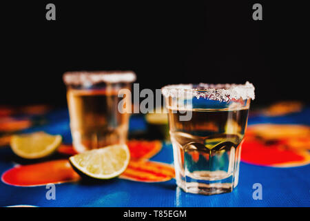 Shot de tequila mexicaine avec de la chaux et le sel au Mexique Banque D'Images