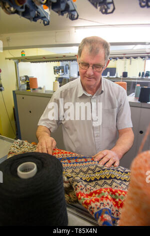 Dans l'usine Laurence Odie Knitwear dans le village de Hoswick Shetland qui produisent des pulls pour les maisons de mode dans le monde entier Banque D'Images