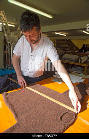 Dans l'usine Laurence Odie Knitwear dans le village de Hoswick Shetland qui produisent des pulls pour les maisons de mode dans le monde entier Banque D'Images