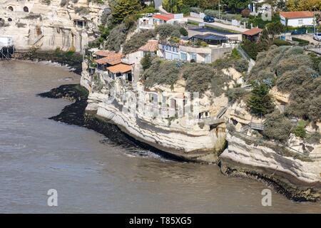 En France, en Charente Maritime, Meschers Sur Gironde, métro maisons dans la falaise (vue aérienne) Banque D'Images