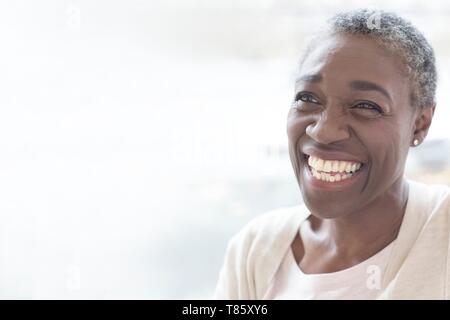 Young woman smiling Banque D'Images